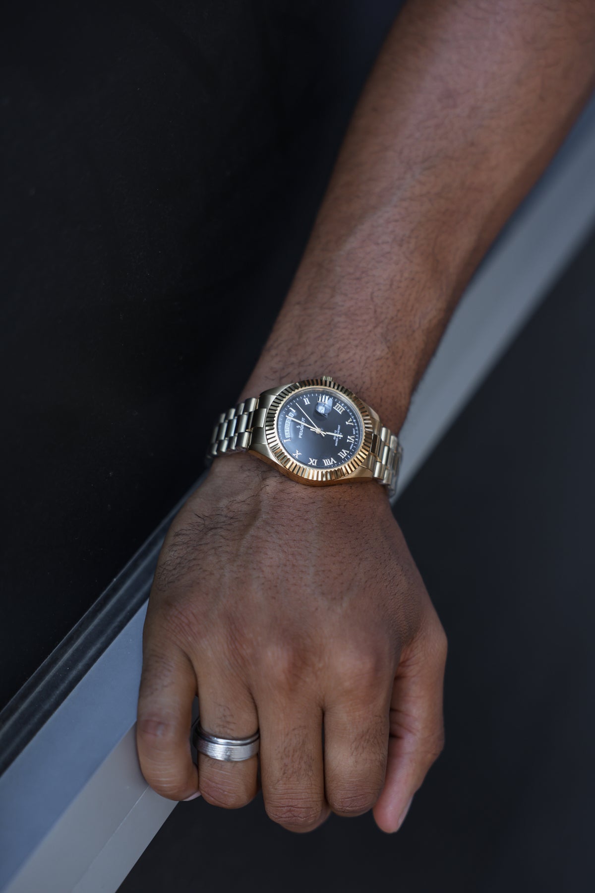 Men's 40mm Black Face Fluted Bezel Gold Bracelet Watch