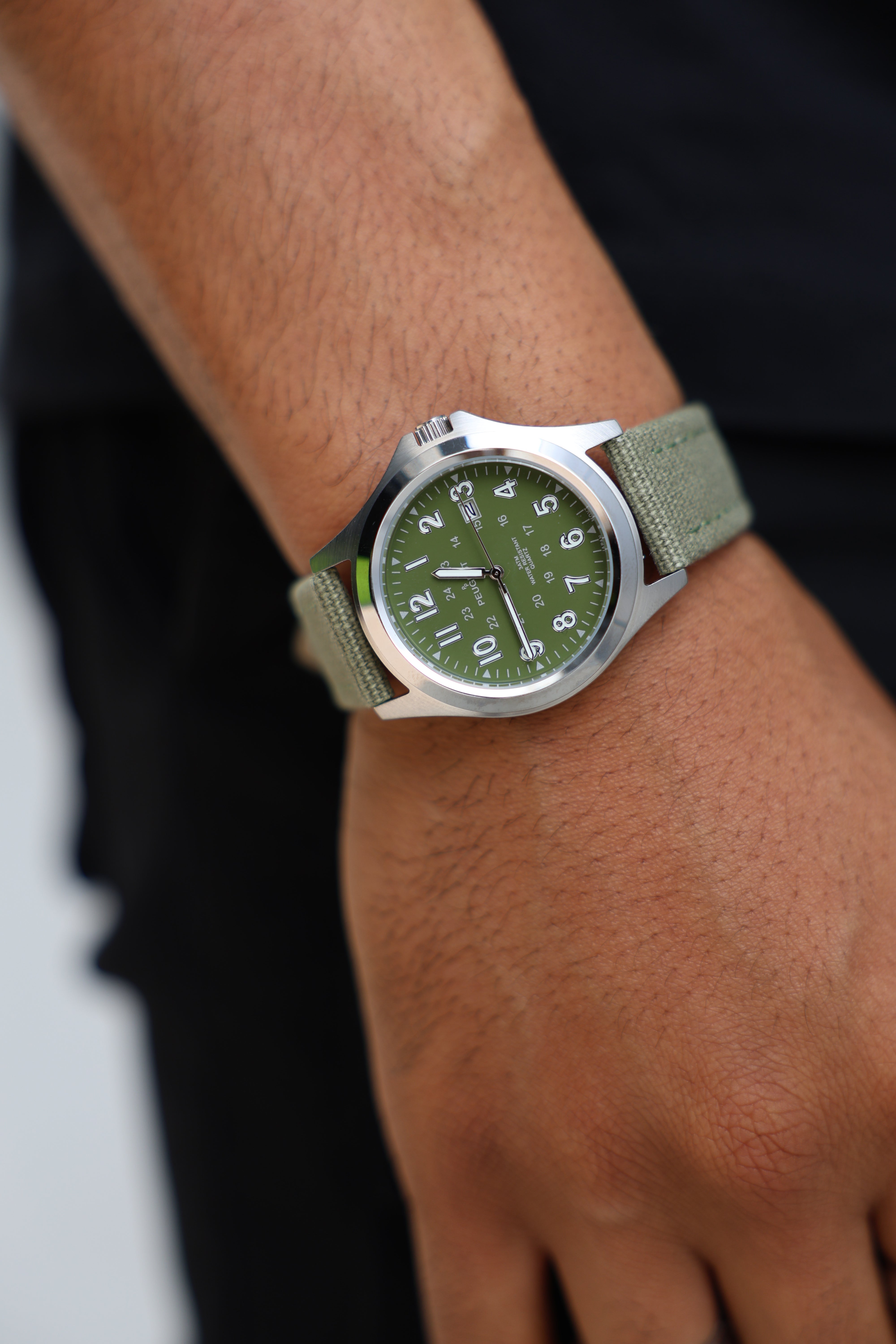 Men 40mm Military Dial Calendar Canvas Strap Watch
