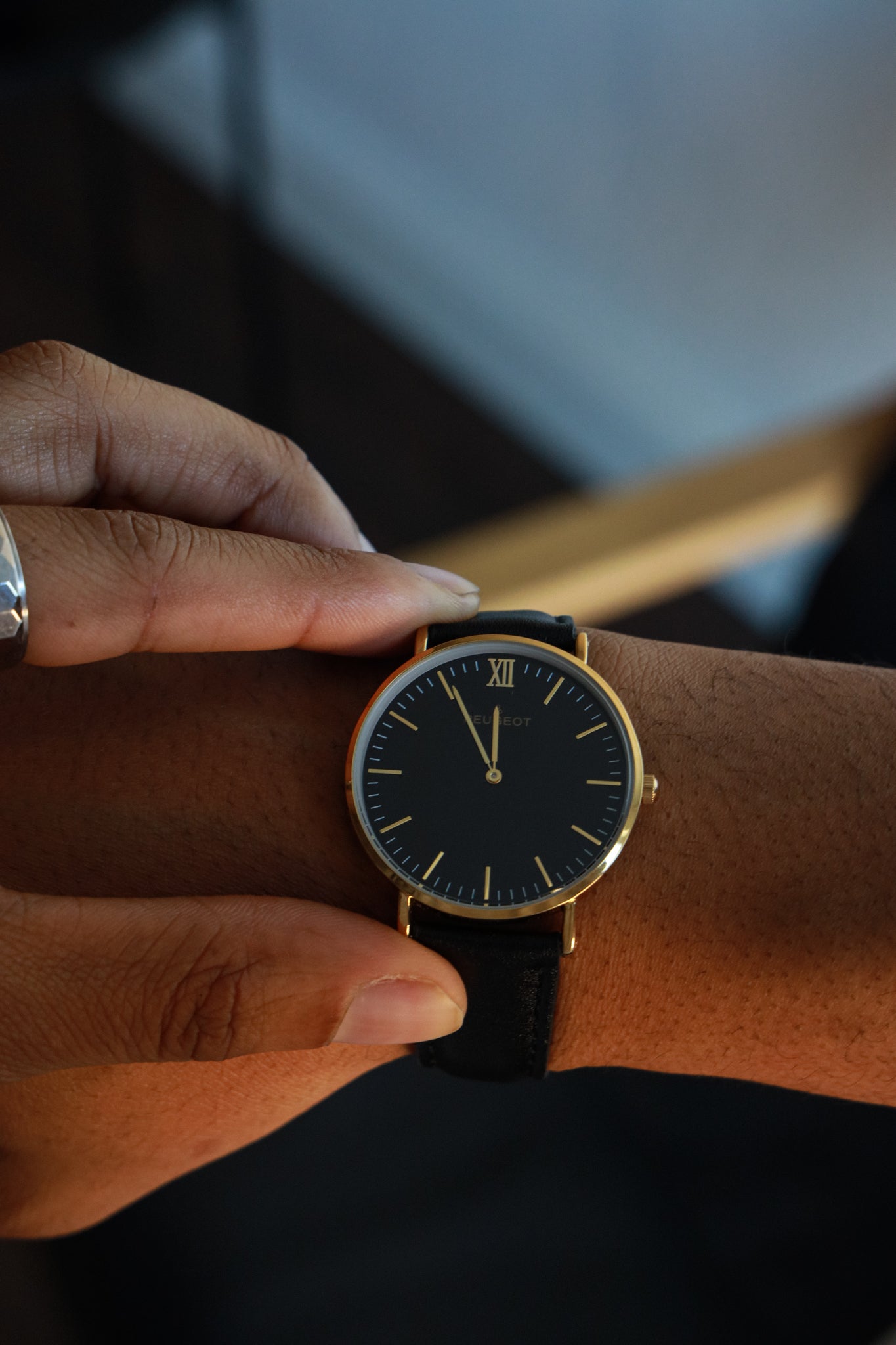 Men's 40mm Black Dial Super Slim Leather Strap Watch