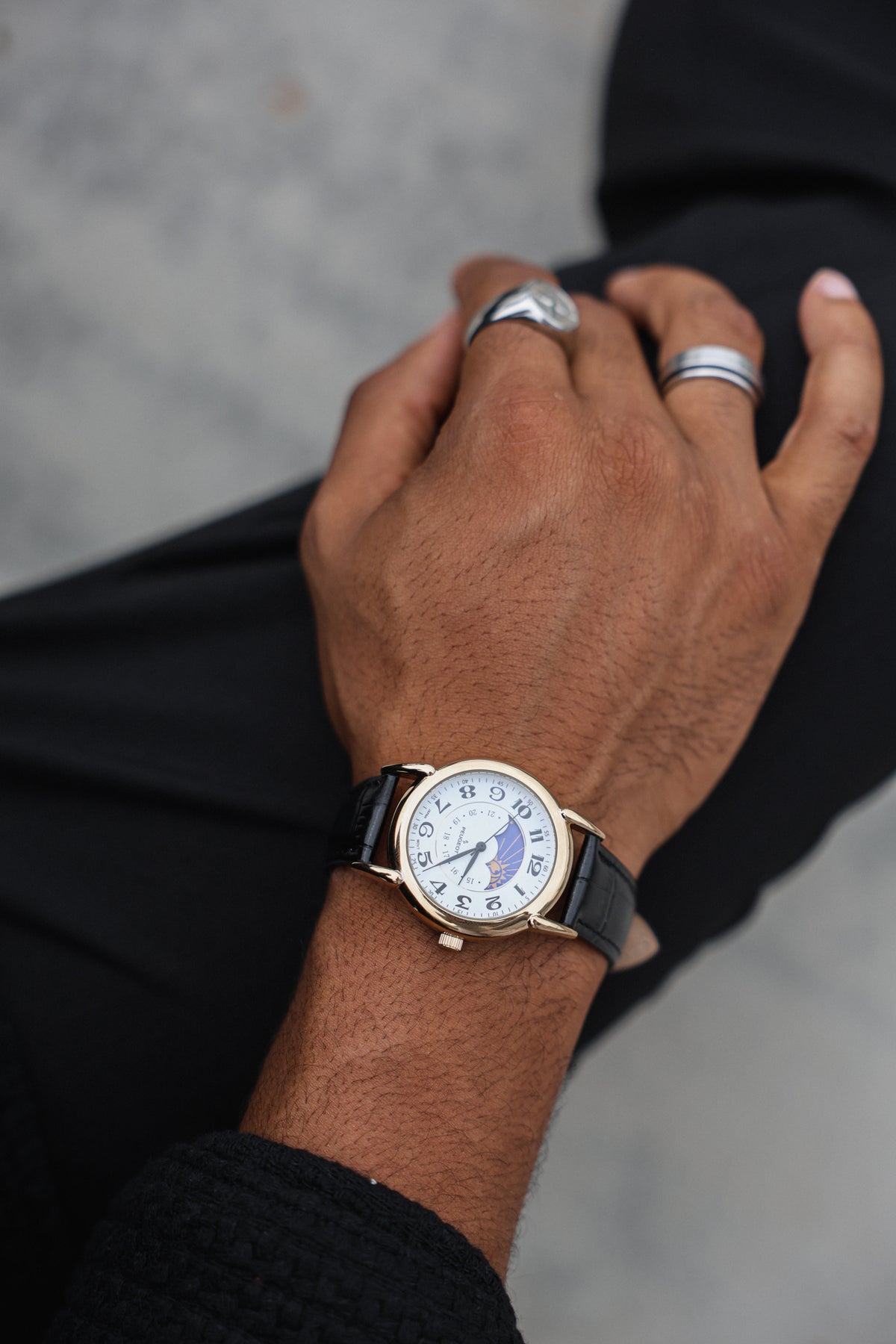 Men's 40mm Vintage White Dial Sun Moon Black Leather Strap Watch