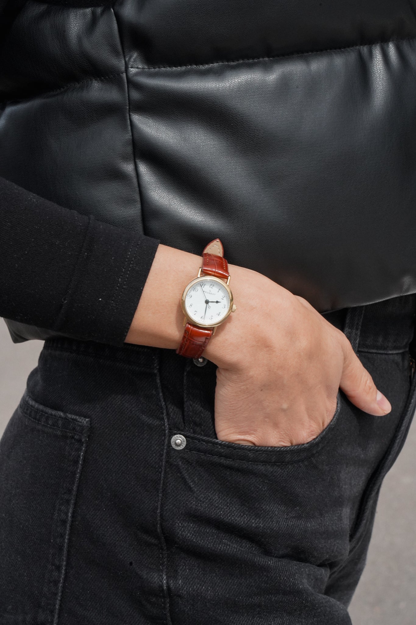Womens Small Face Easy Read Minimalist Brown Leather Strap Watch