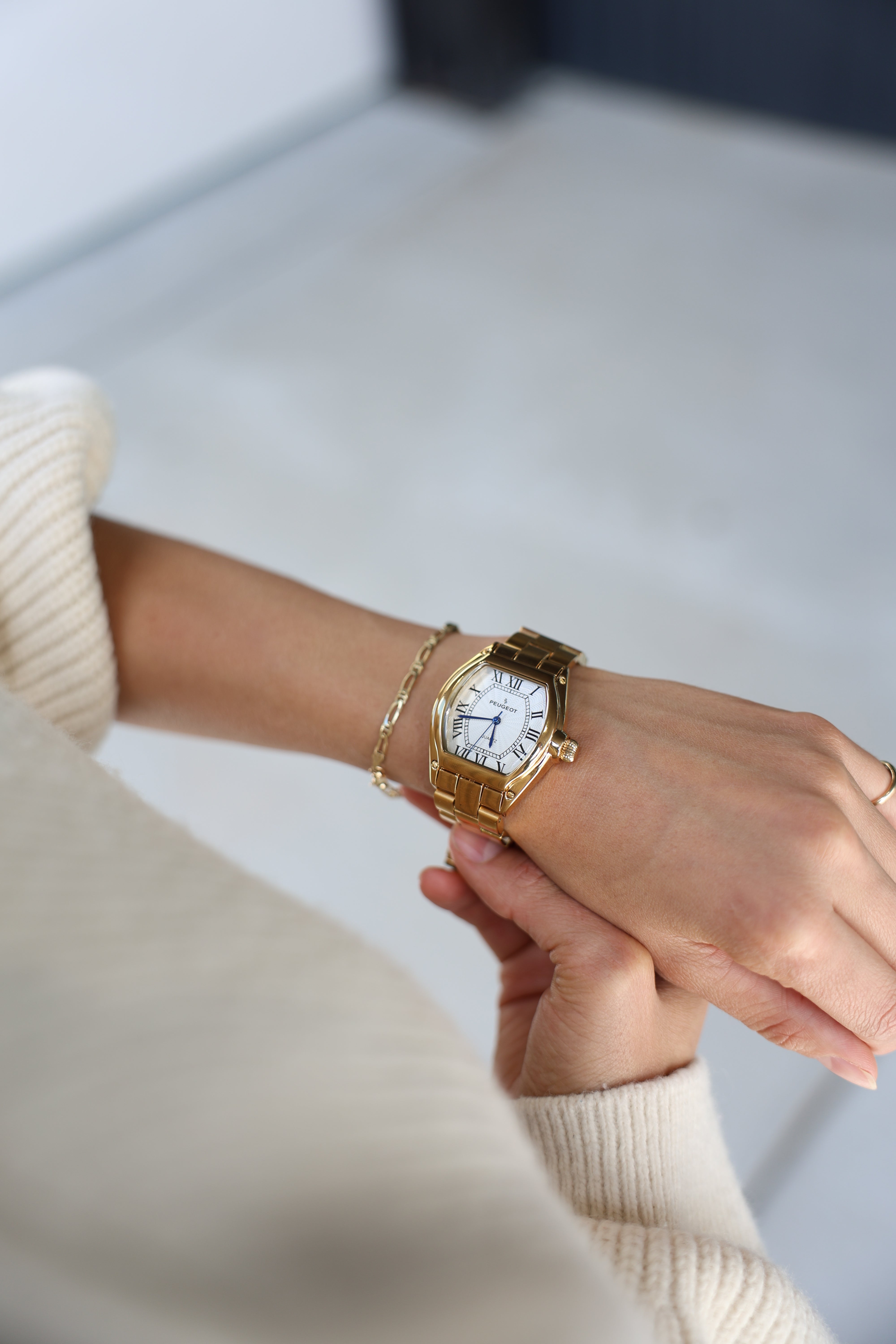 Women's Gold Status Bracelet Watch 36x33mm Barrel Shape Roman Dial