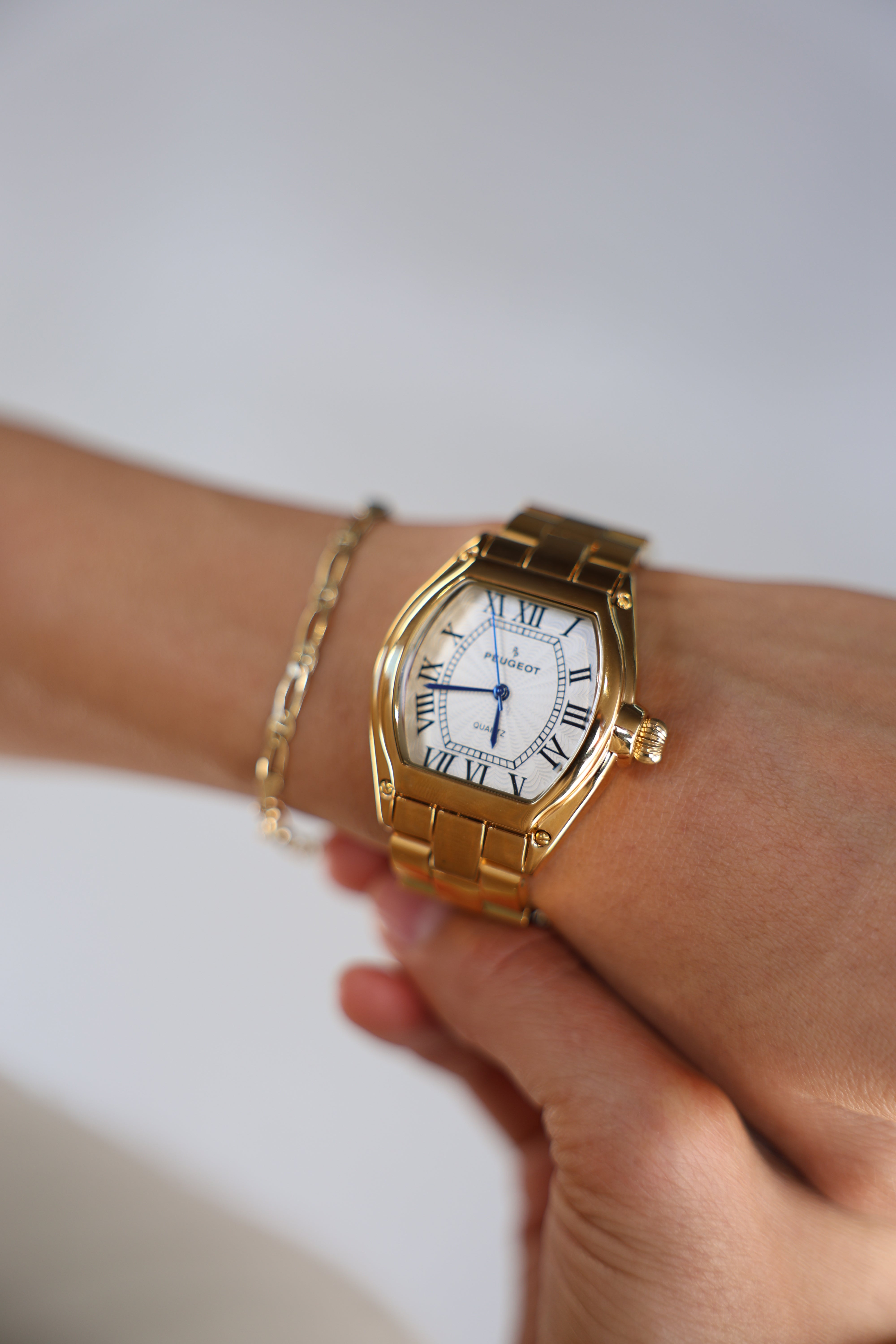 Women's Gold Status Bracelet Watch 36x33mm Barrel Shape Roman Dial