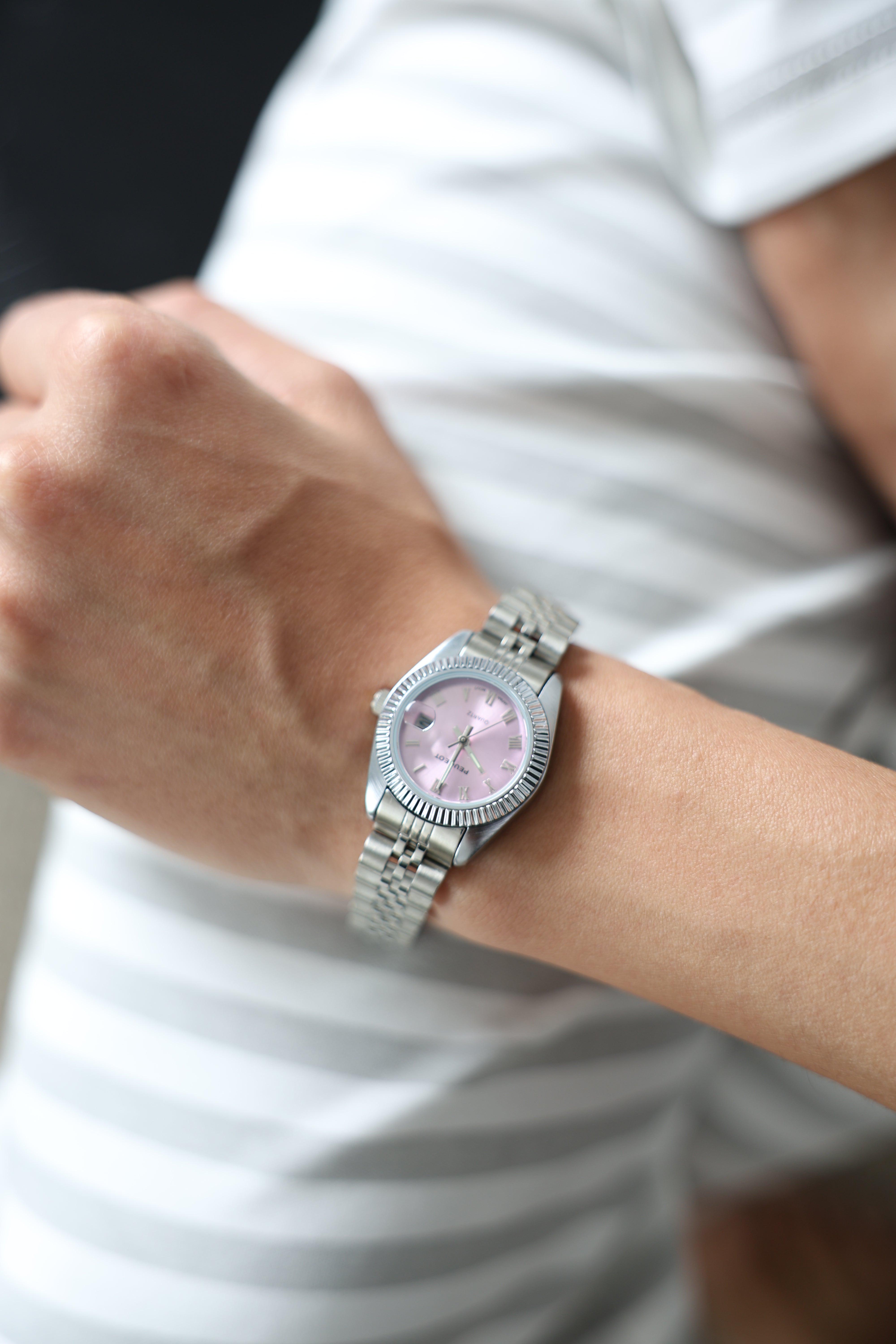 Women's Silver-Tone 26mm Fluted Bezel Steel Bracelet Watch with Pink Dial