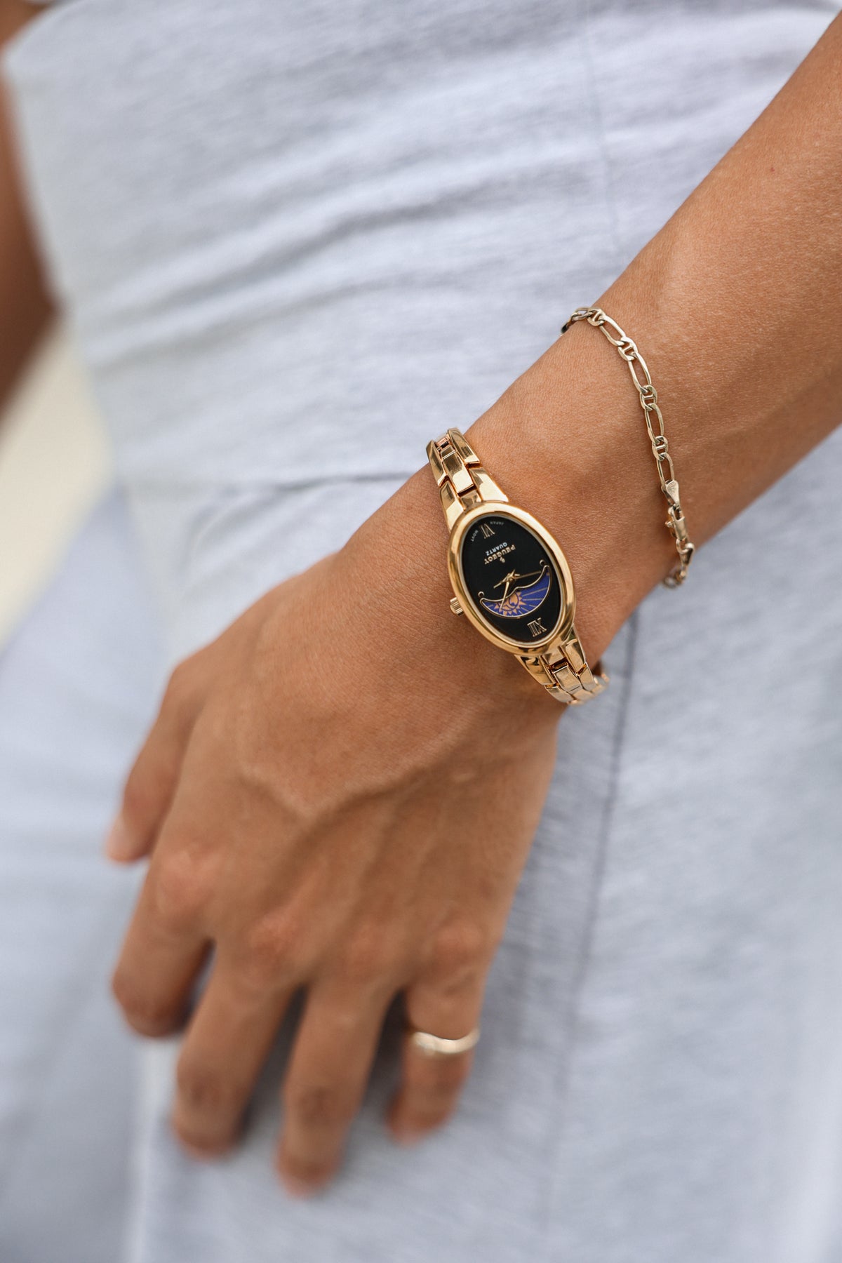 Women's Gold 30x25mm Sun Moon Black Dial Link Bracelet Watch