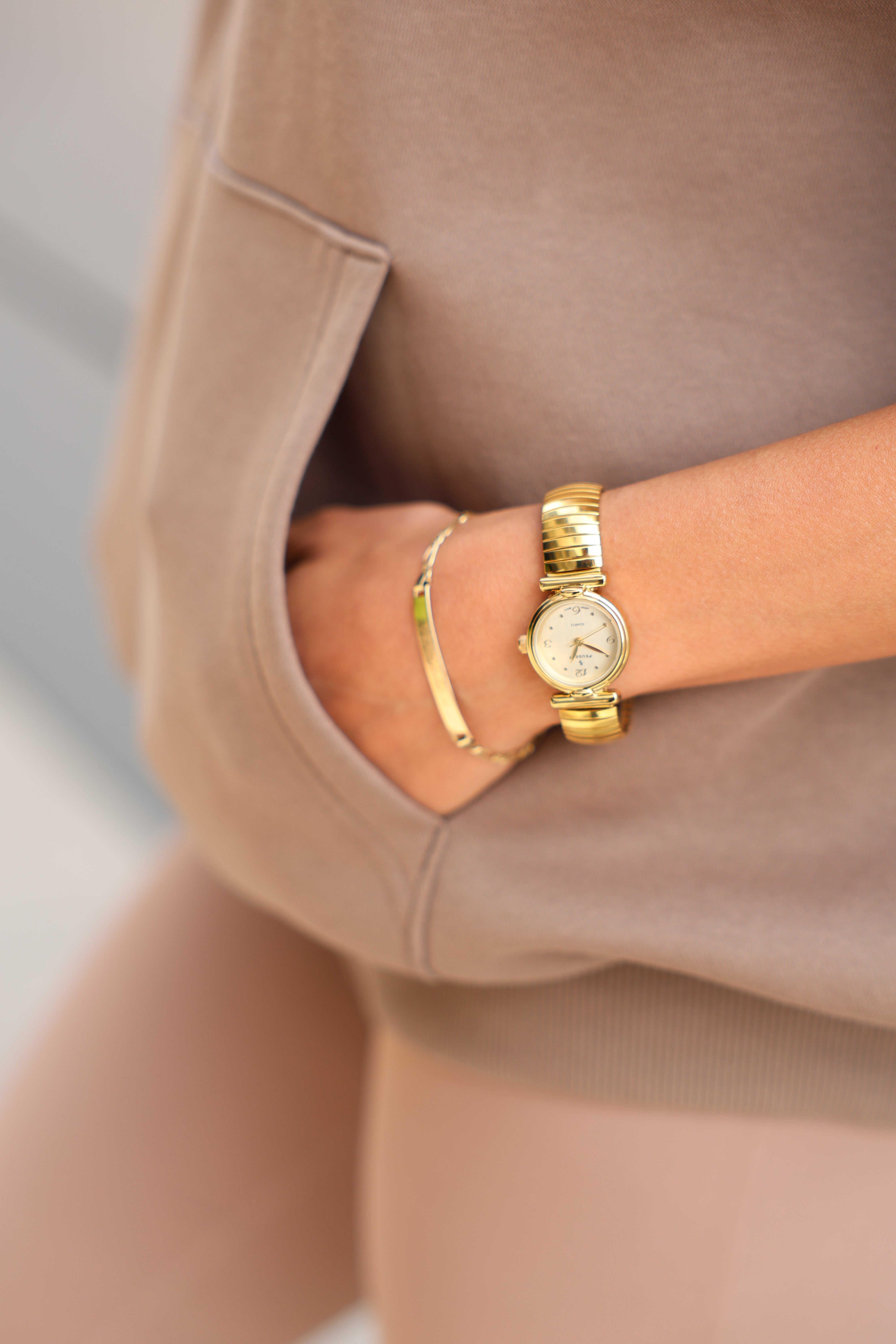 Women's 14K Gold-Plated Round 25mm Easy-Read Expansion Bracelet Watch