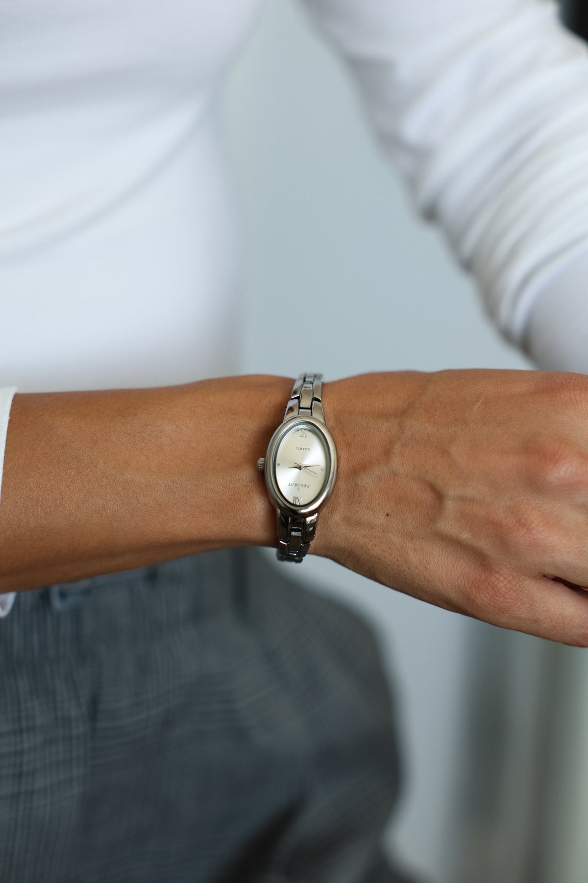 Women's Silver 30x25mm Oval Dial Link Bracelet Watch