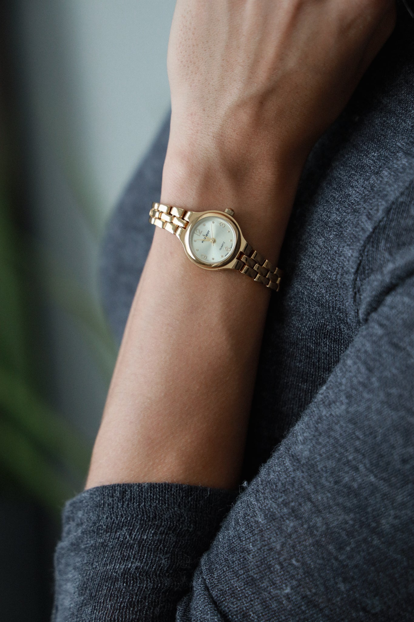 Women's 22mm Gold Dial Round Self-Adjust Link Bracelet Watch