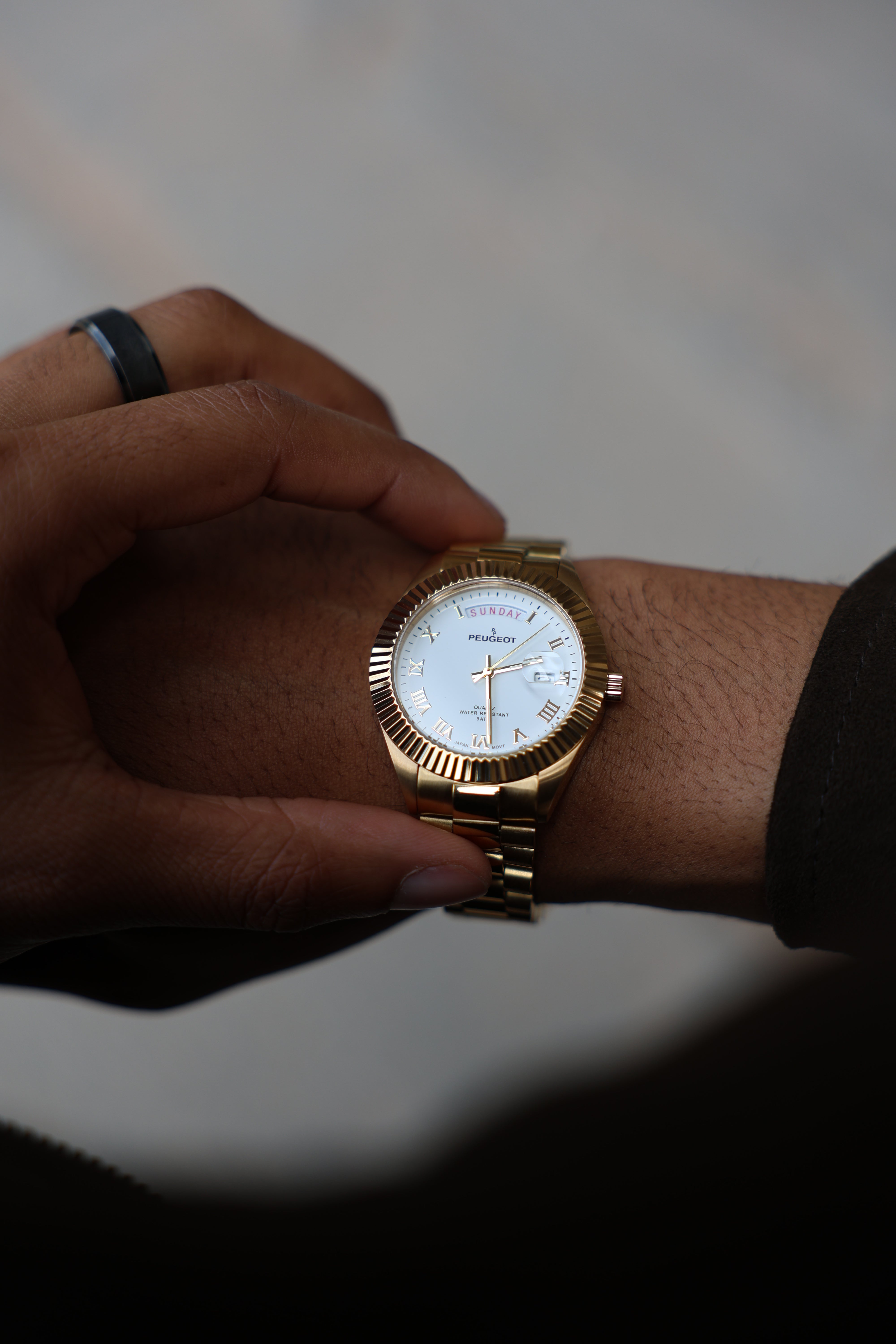 Men's 40mm White Face Fluted Bezel Gold Bracelet Watch
