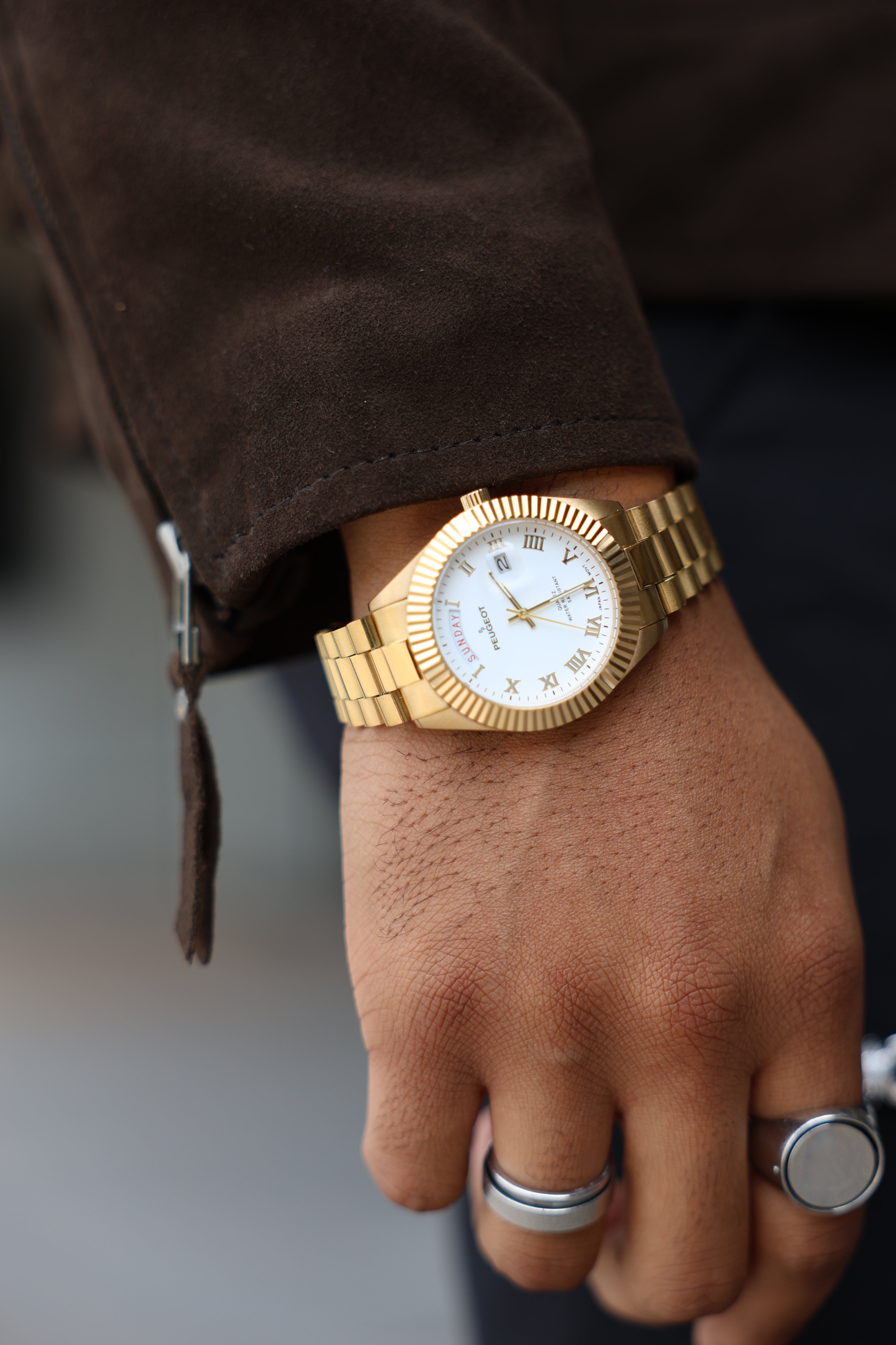 Men's 40mm White Face Fluted Bezel Gold Bracelet Watch
