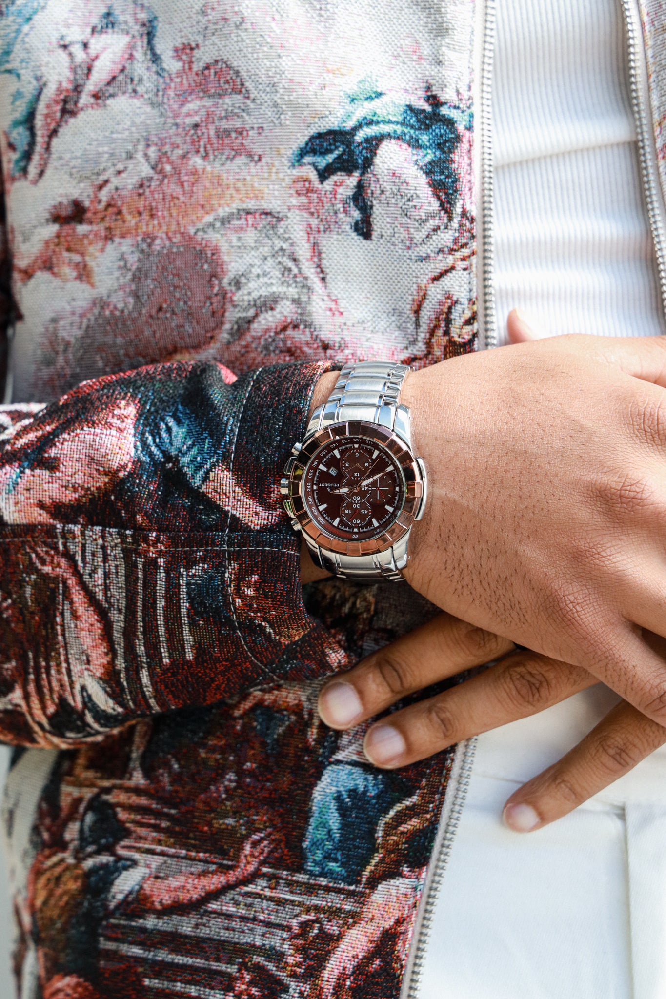 Men's Decorative Chrono Sub-Dials Sports Watch with Calendar Window