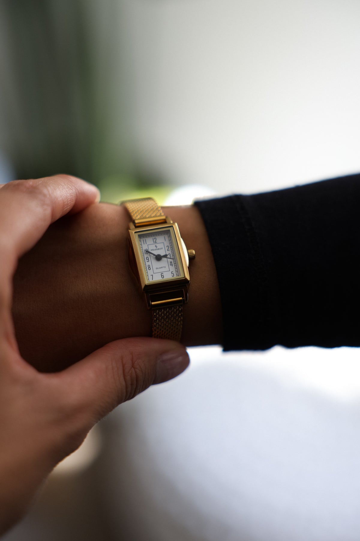 Women's Vintage 14K Gold-Plated Rectangular Small Face Watch with Gold Mesh Bracelet