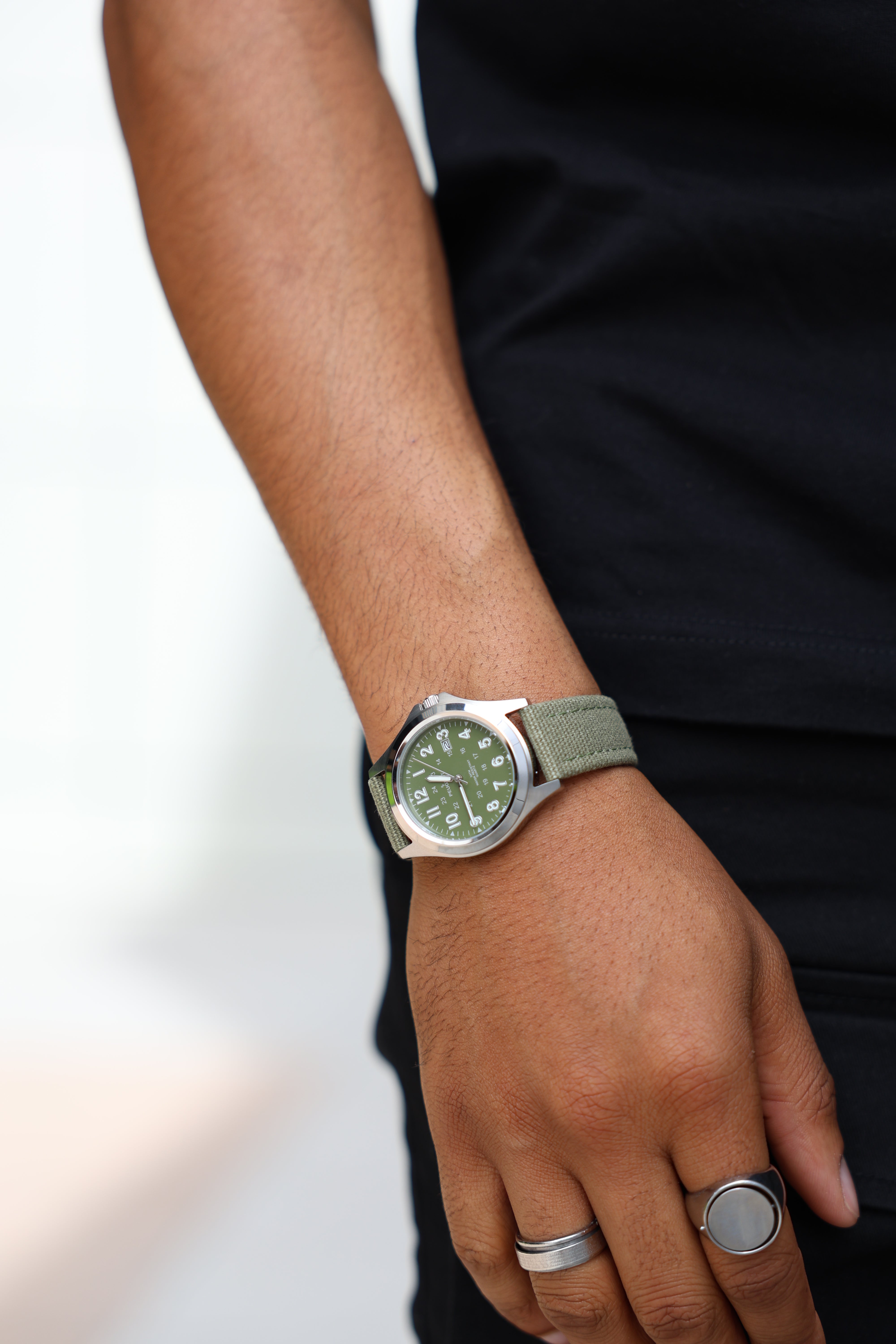 Men 40mm Military Dial Calendar Canvas Strap Watch