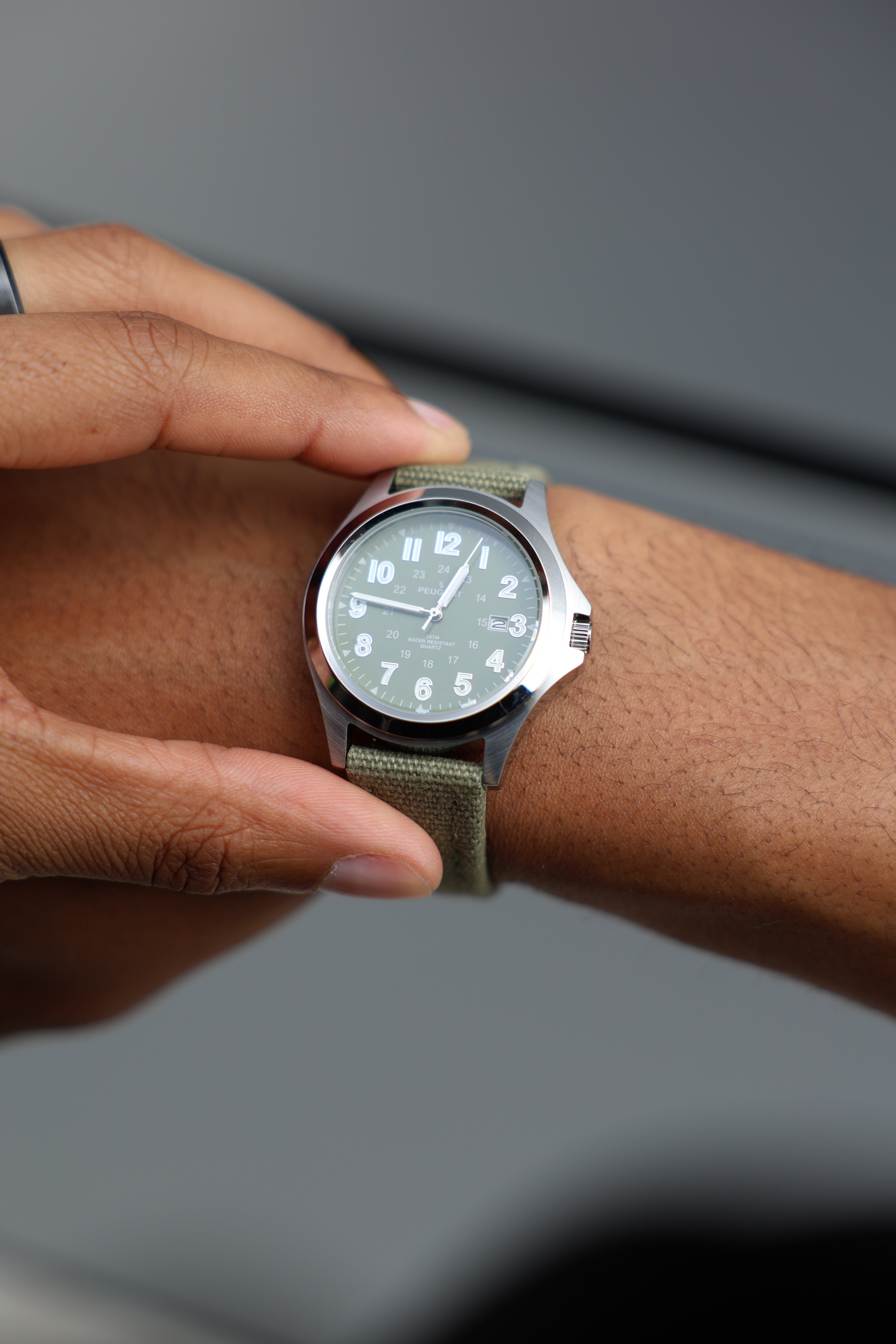 Men 40mm Military Dial Calendar Canvas Strap Watch