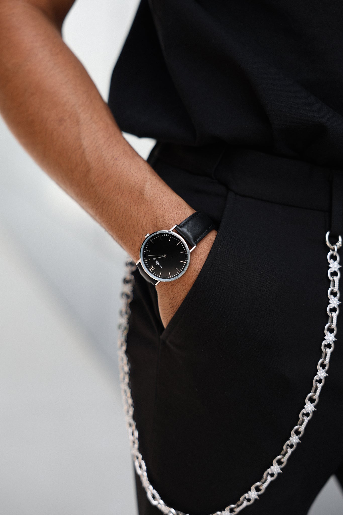 Men's 40mm Black Dial Silver Super Slim Case Leather Strap Watch