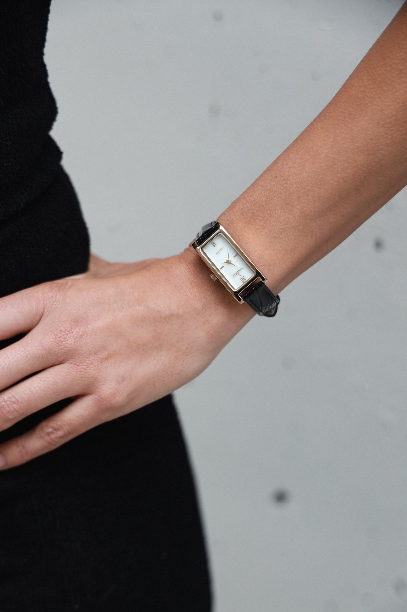 Women 36x18mm Watch Glossy Black Leather Strap