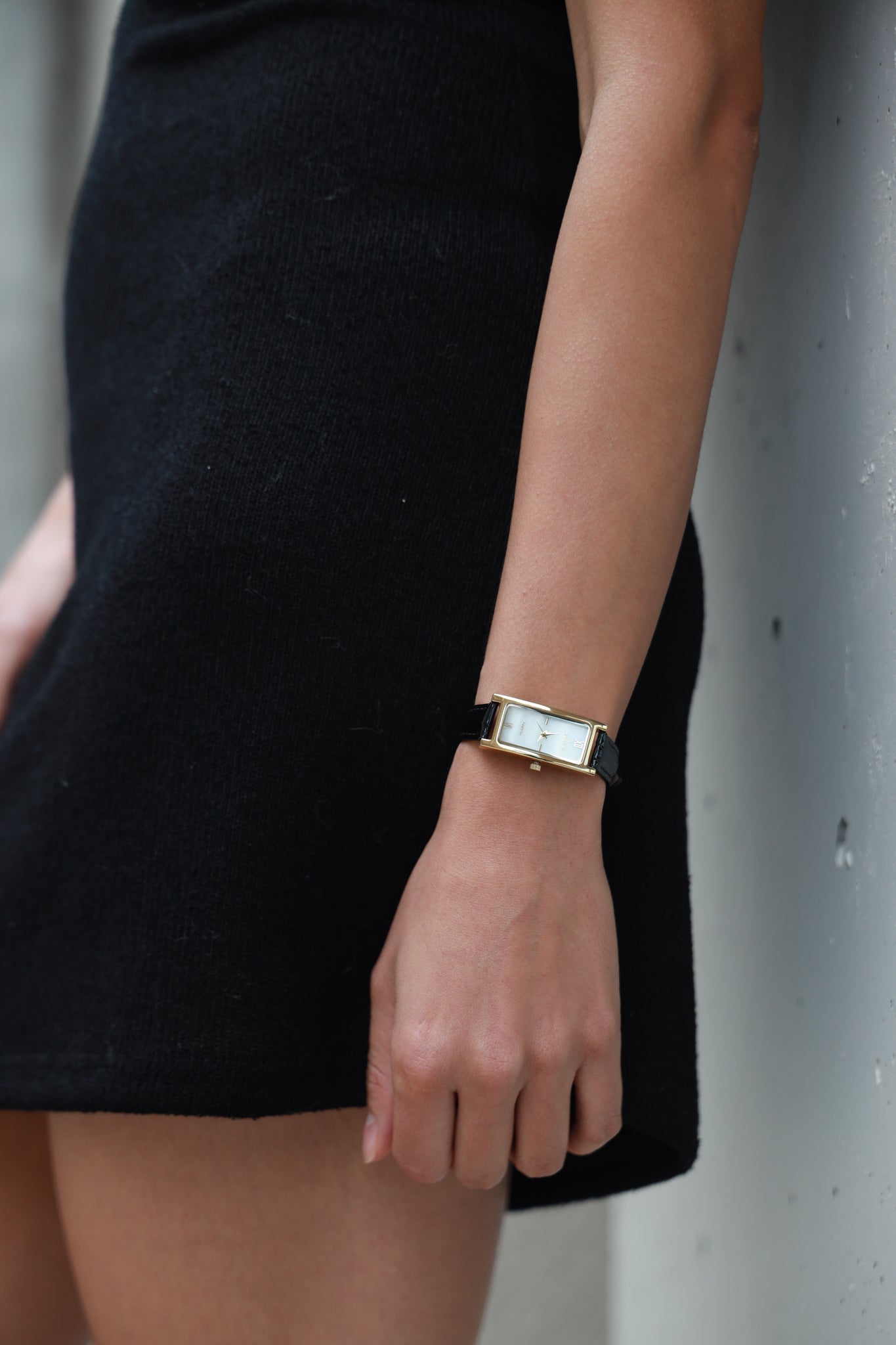 Women 36x18mm Watch Glossy Black Leather Strap