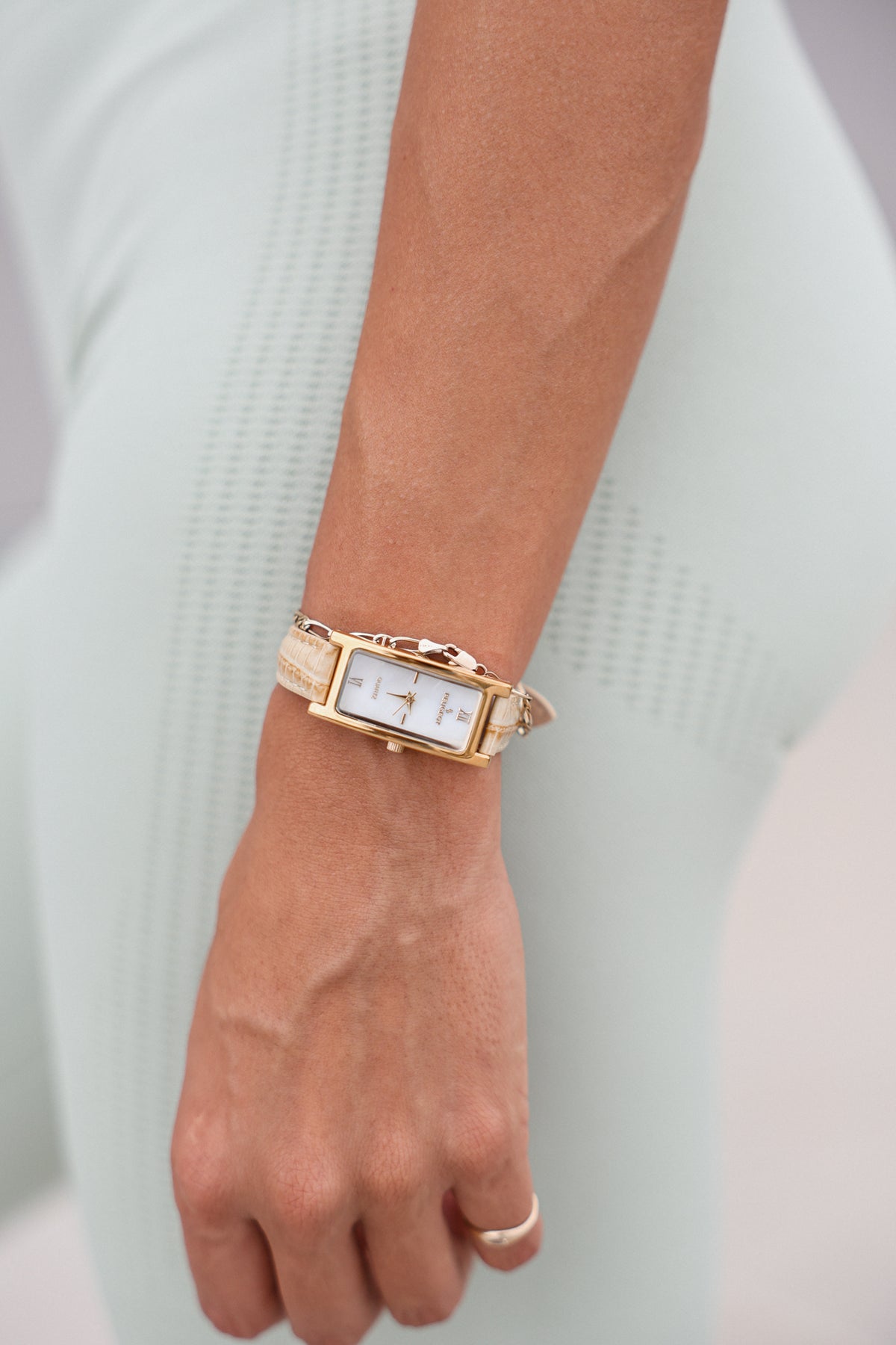 Women 35x18mm Watch Glossy Tan Leather Strap