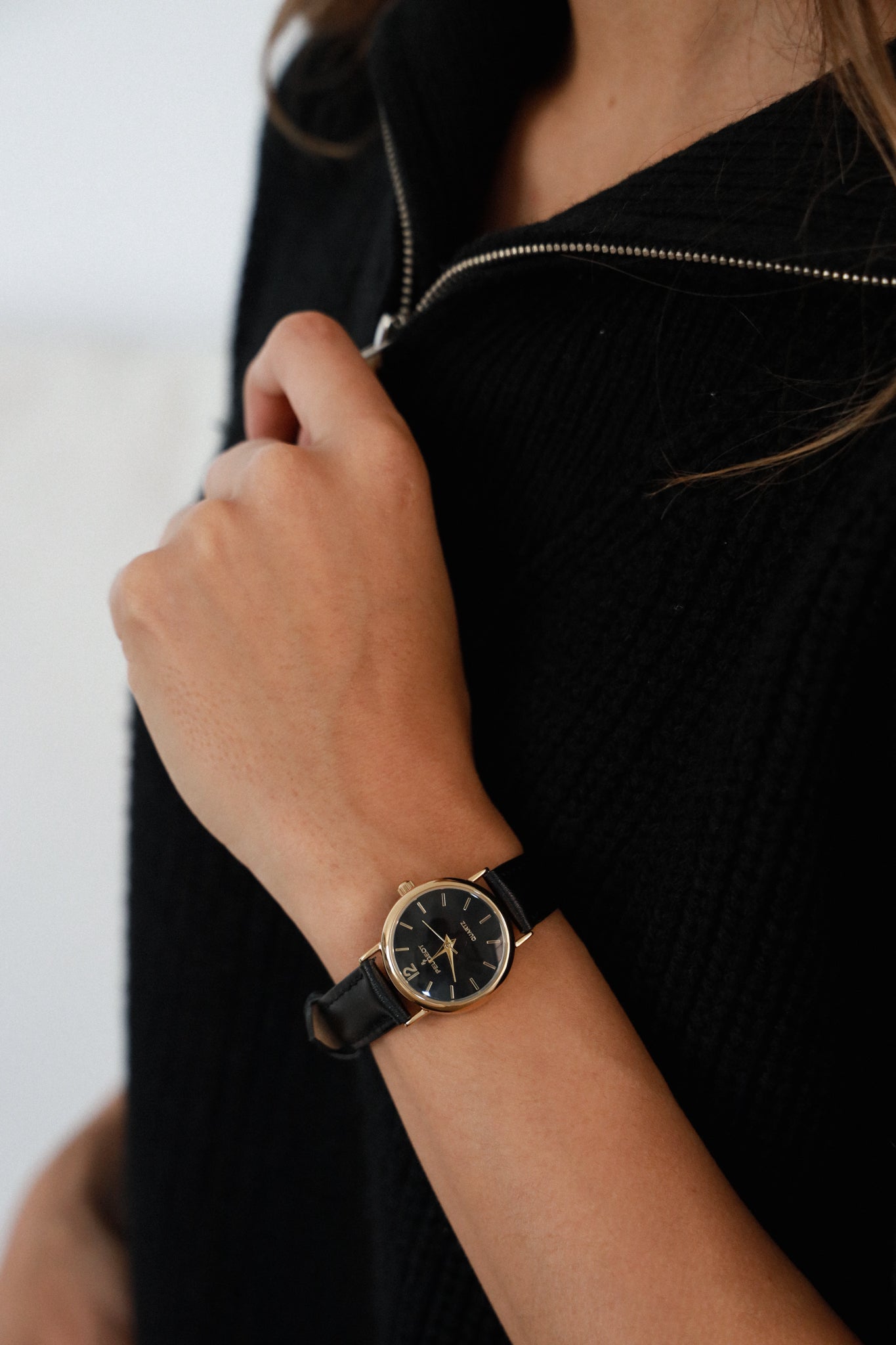 Women's Classic 24mm Black Watch With Easy to Read Numerals