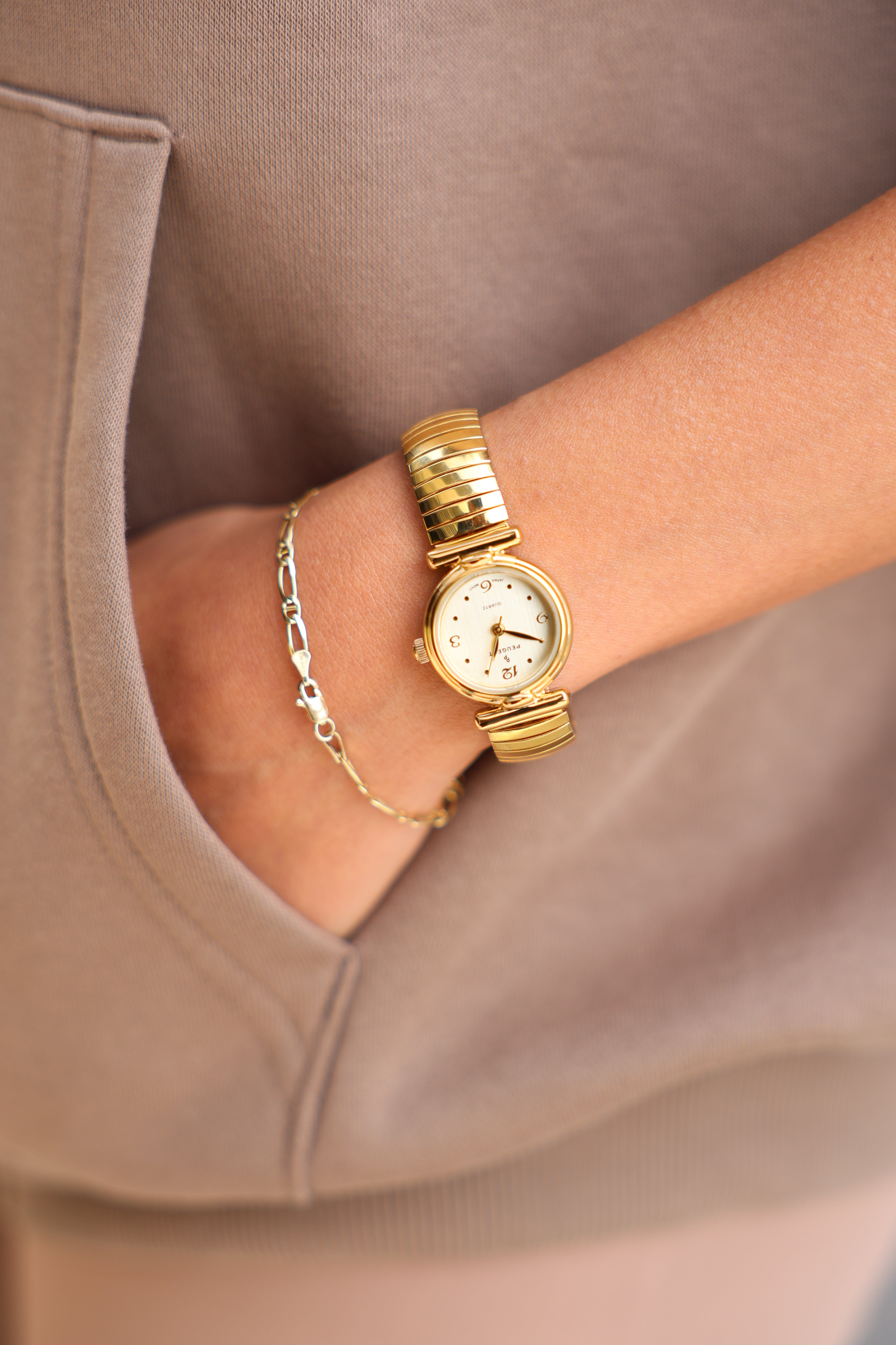 Women's 14K Gold-Plated Round 25mm Easy-Read Expansion Bracelet Watch