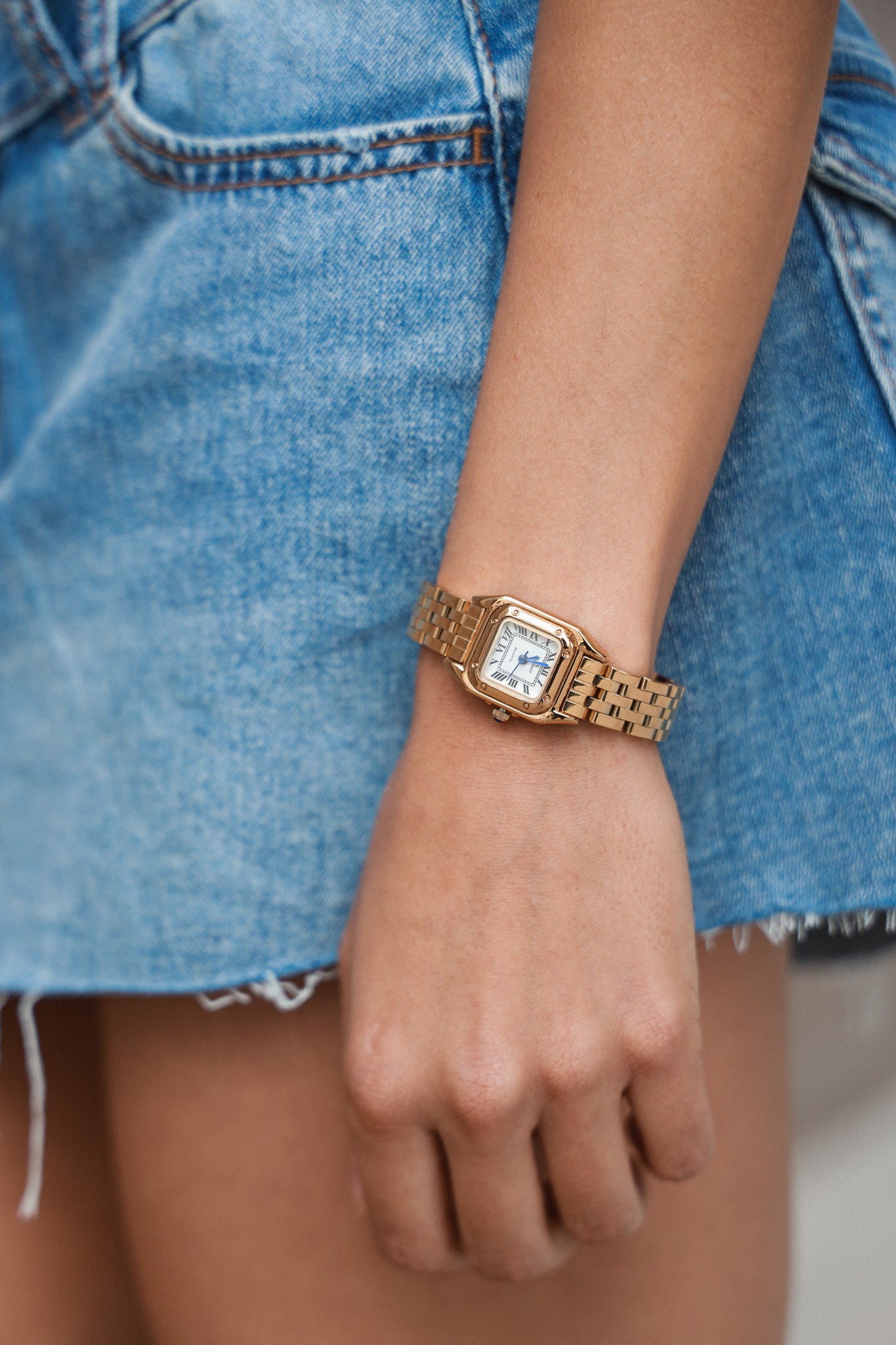 Womens 20x22mm Gold-Tone Panther Link Bracelet Watch